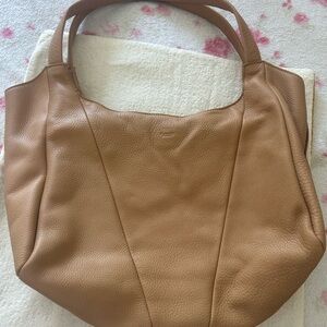 Women's Leather Tote Bag in Tan